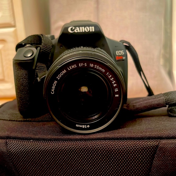 Canon EOS Rebel T7 WITH CASE, STRAP, AND CHARGER